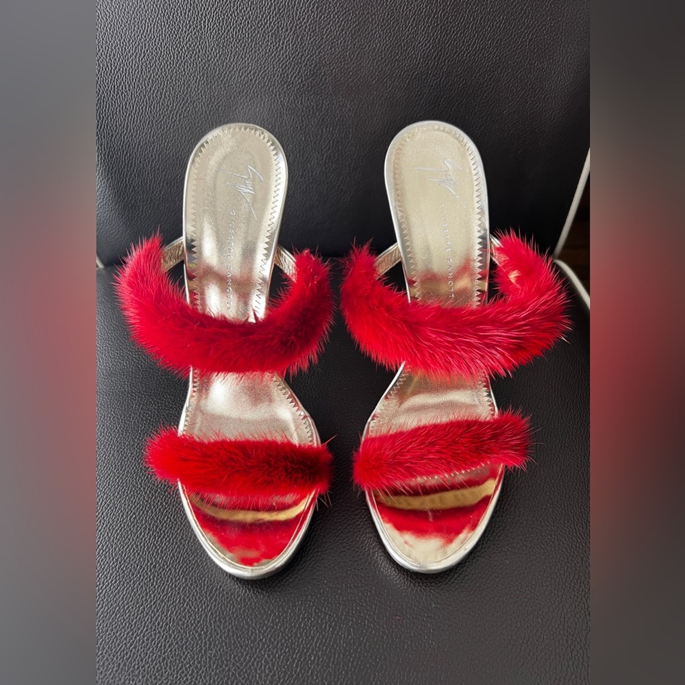 ♥️Giuseppe Zanotti Red Fur Heels Size 39.5♥️